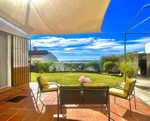 Chalet de 5 habitaciones en Nerja en venta con garaje - 789.000 € (Ref: 8572736)