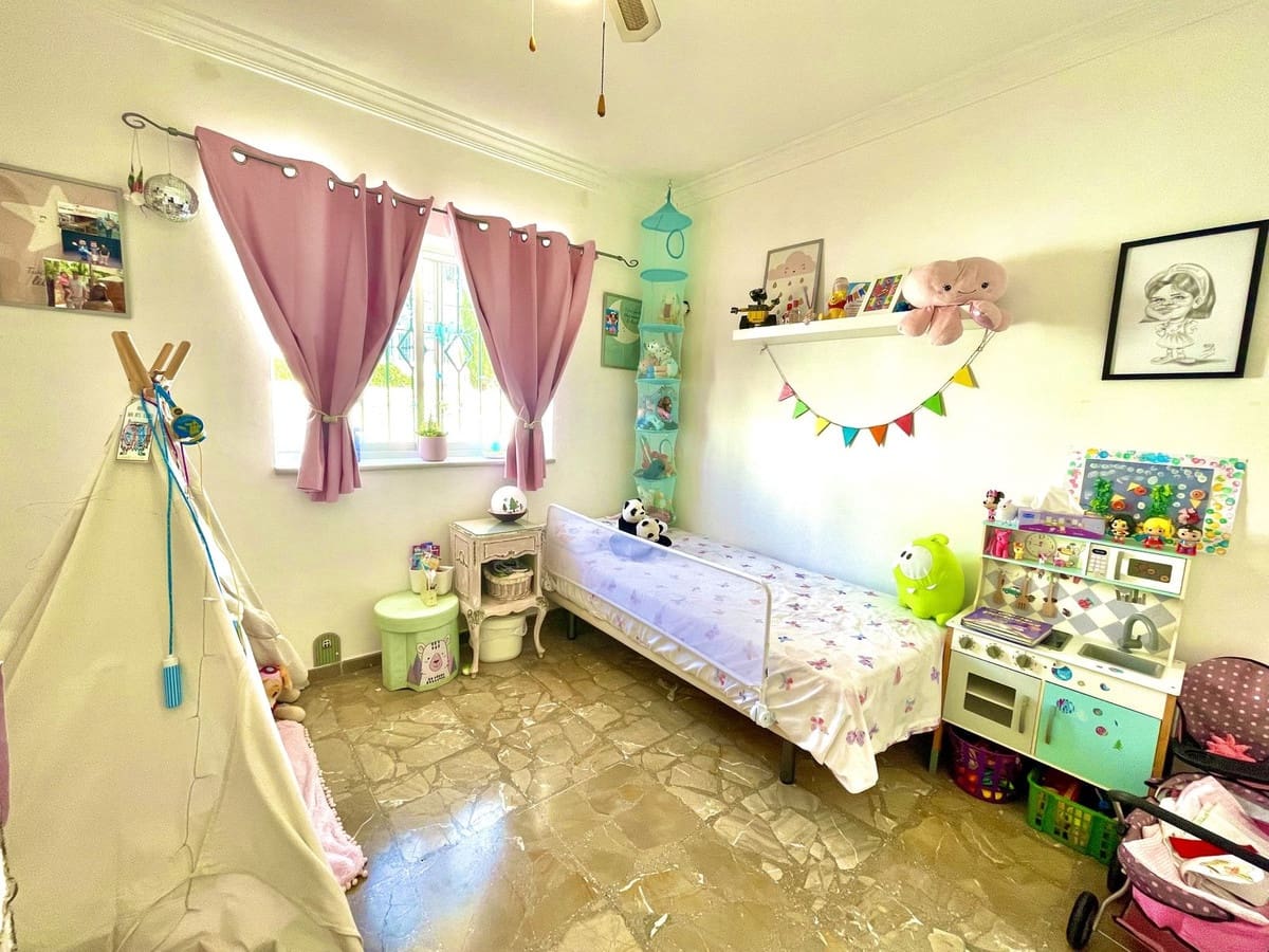 5 chambre Villa/Maison à vendre à Nerja avec garage - 789 000 € (Ref: 8572736)