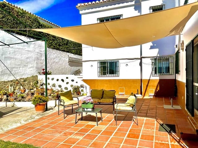 Chalet de 5 habitaciones en Nerja en venta con garaje - 789.000 € (Ref: 8572736)