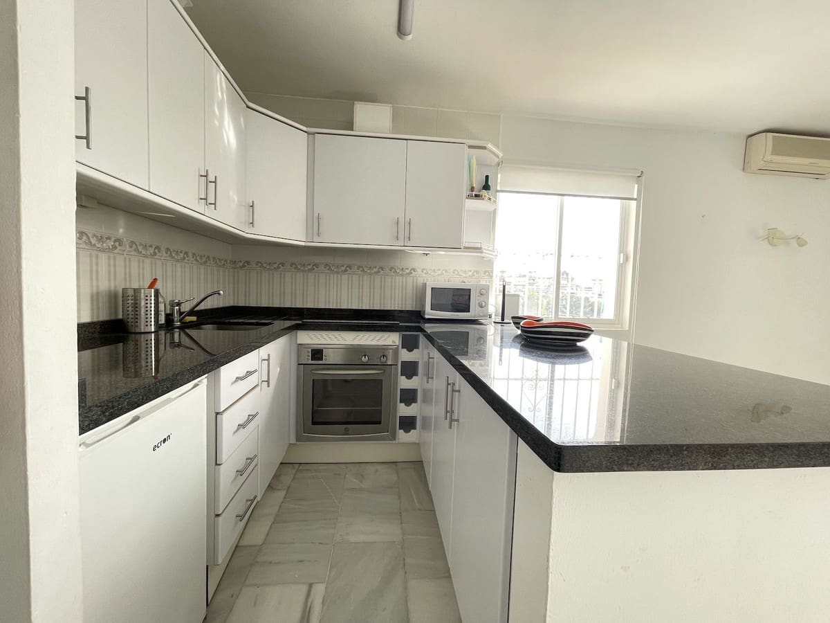 4 bedroom Villa for rent in Nerja with pool garage - € 2,000 (Ref: 8722635)