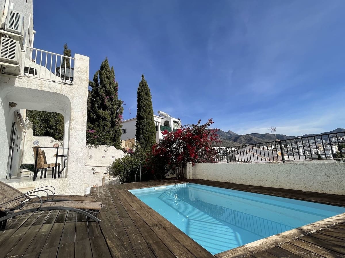 4 bedroom Villa for rent in Nerja with pool garage - € 2,000 (Ref: 8722635)