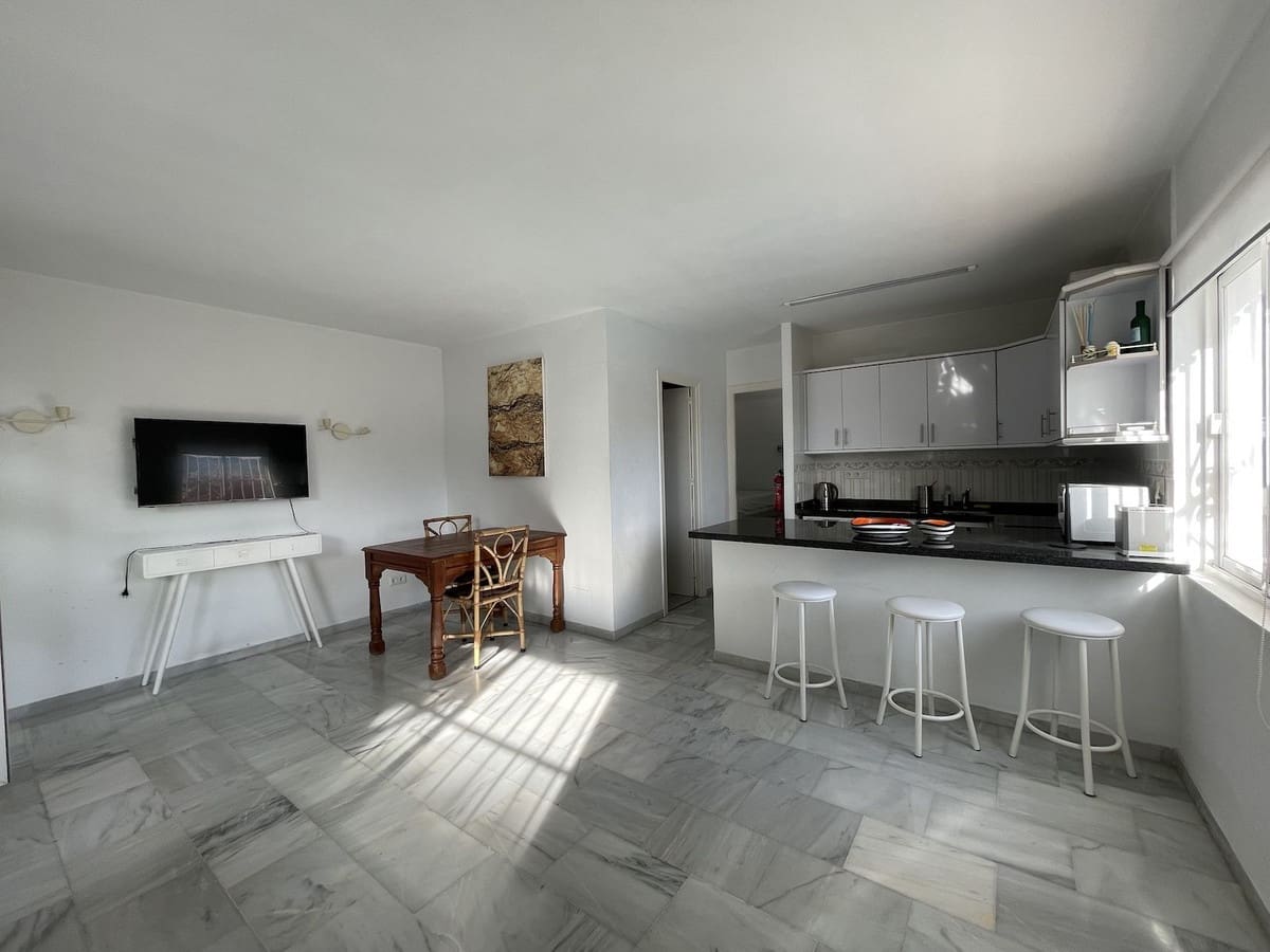 4 bedroom Villa for rent in Nerja with pool garage - € 2,000 (Ref: 8722635)