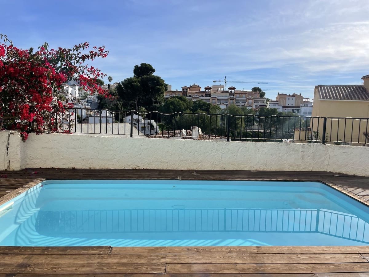 4 bedroom Villa for rent in Nerja with pool garage - € 2,000 (Ref: 8722635)