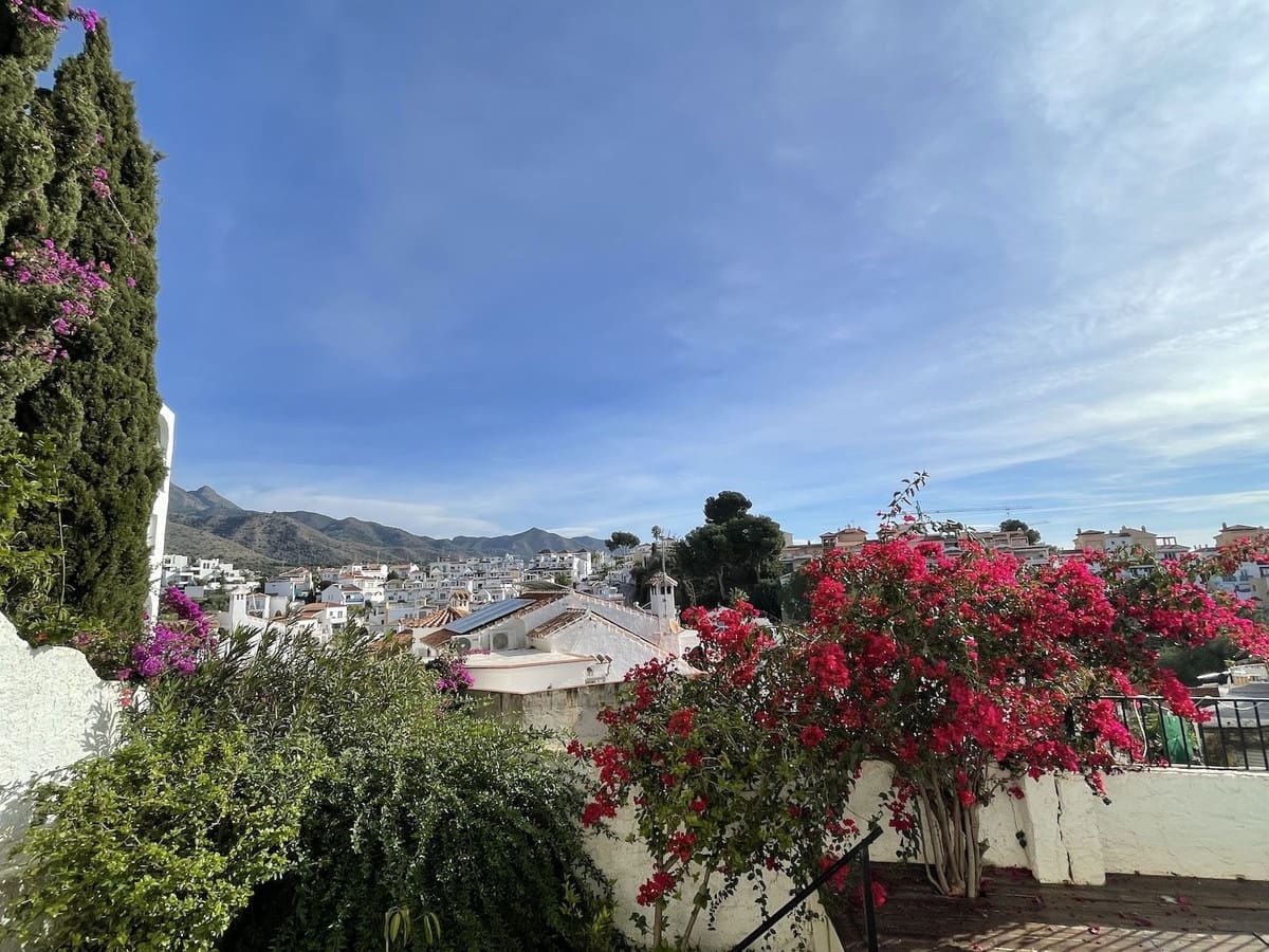 4 bedroom Villa for rent in Nerja with pool garage - € 2,000 (Ref: 8722635)