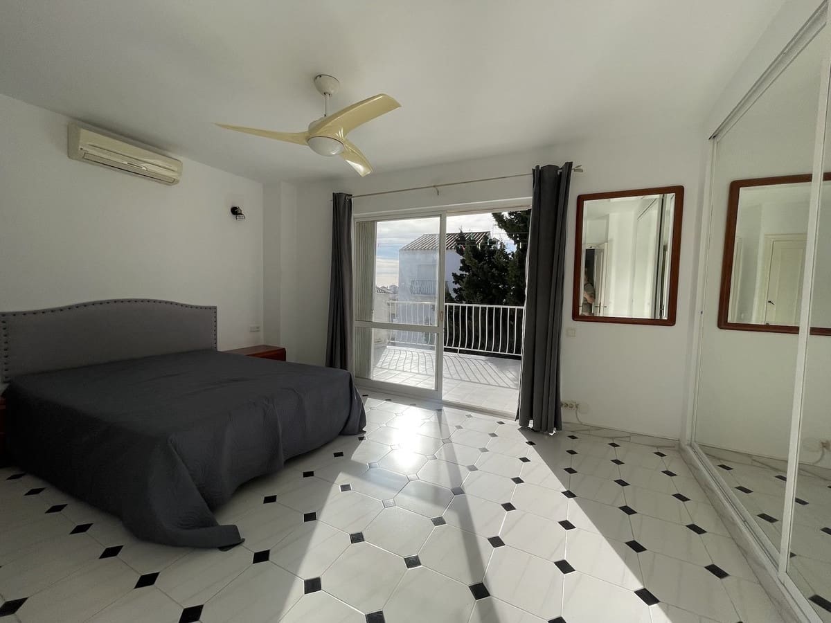 4 bedroom Villa for rent in Nerja with pool garage - € 2,200 (Ref: 8722635)