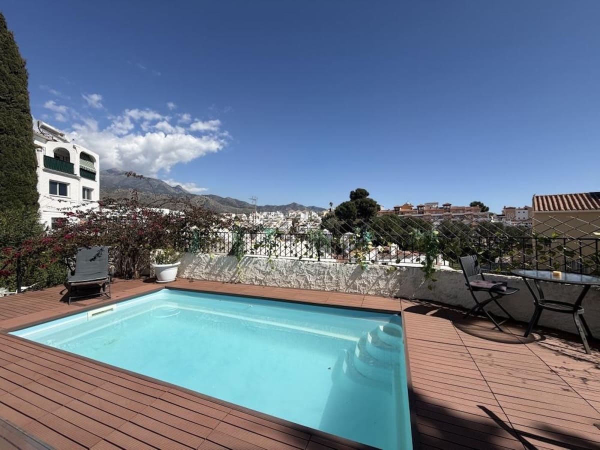 4 bedroom Villa for rent in Nerja with pool garage - € 2,200 (Ref: 8722635)