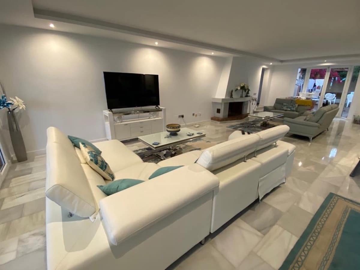 5 slaapkamer Villa voor vakantieverhuur in Calahonda met zwembad garage - € 5.500 (Ref: 8726937)