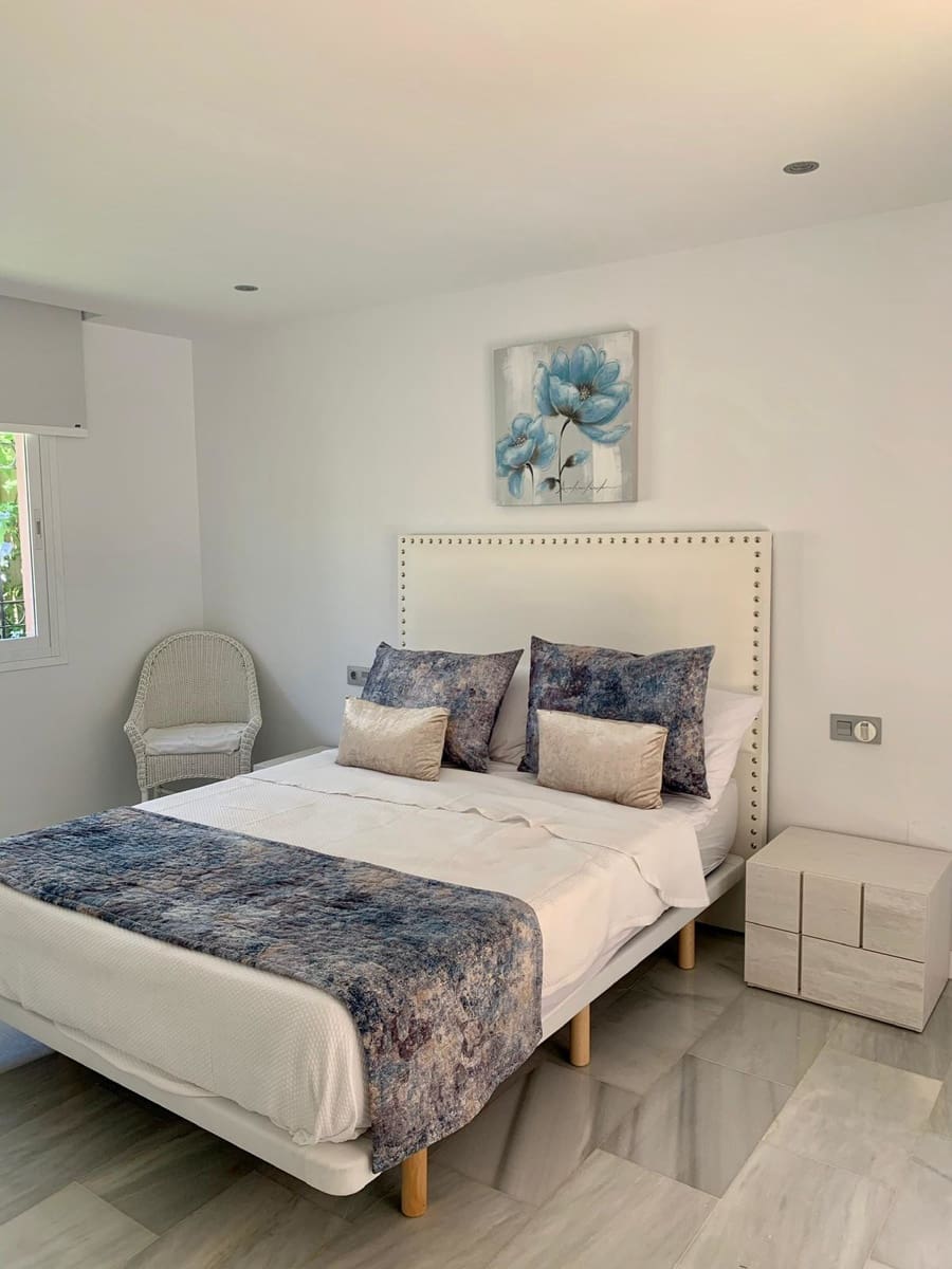 5 slaapkamer Villa voor vakantieverhuur in Calahonda met zwembad garage - € 5.500 (Ref: 8726937)