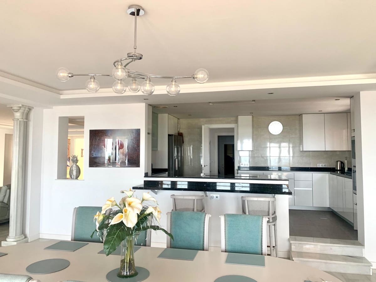 5 slaapkamer Villa voor vakantieverhuur in Calahonda met zwembad garage - € 5.500 (Ref: 8726937)