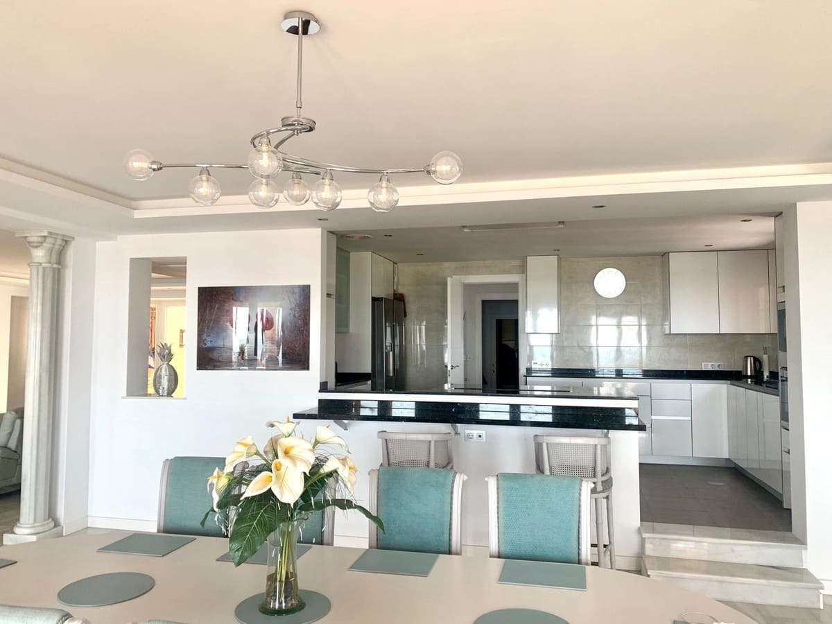 5 bedroom Villa for holiday rental in Calahonda with pool garage - € 6,000 (Ref: 8726937)