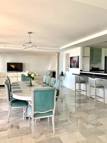   5 soveværelse   ferieVilla i Calahonda, Mijas med   swimmingpool  garage  - € 6.000 (Ref: 8726937)