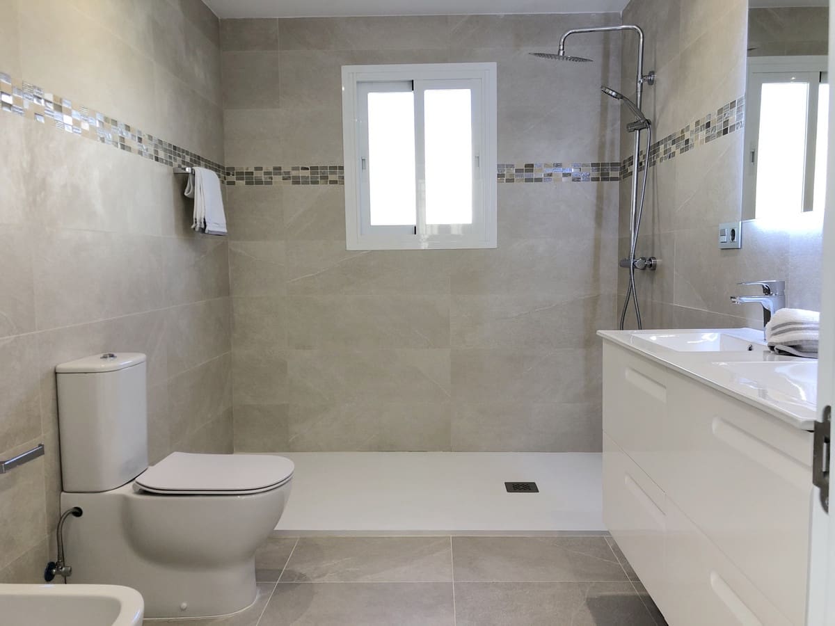 5 bedroom Villa for holiday rental in Calahonda with pool garage - € 6,000 (Ref: 8726937)