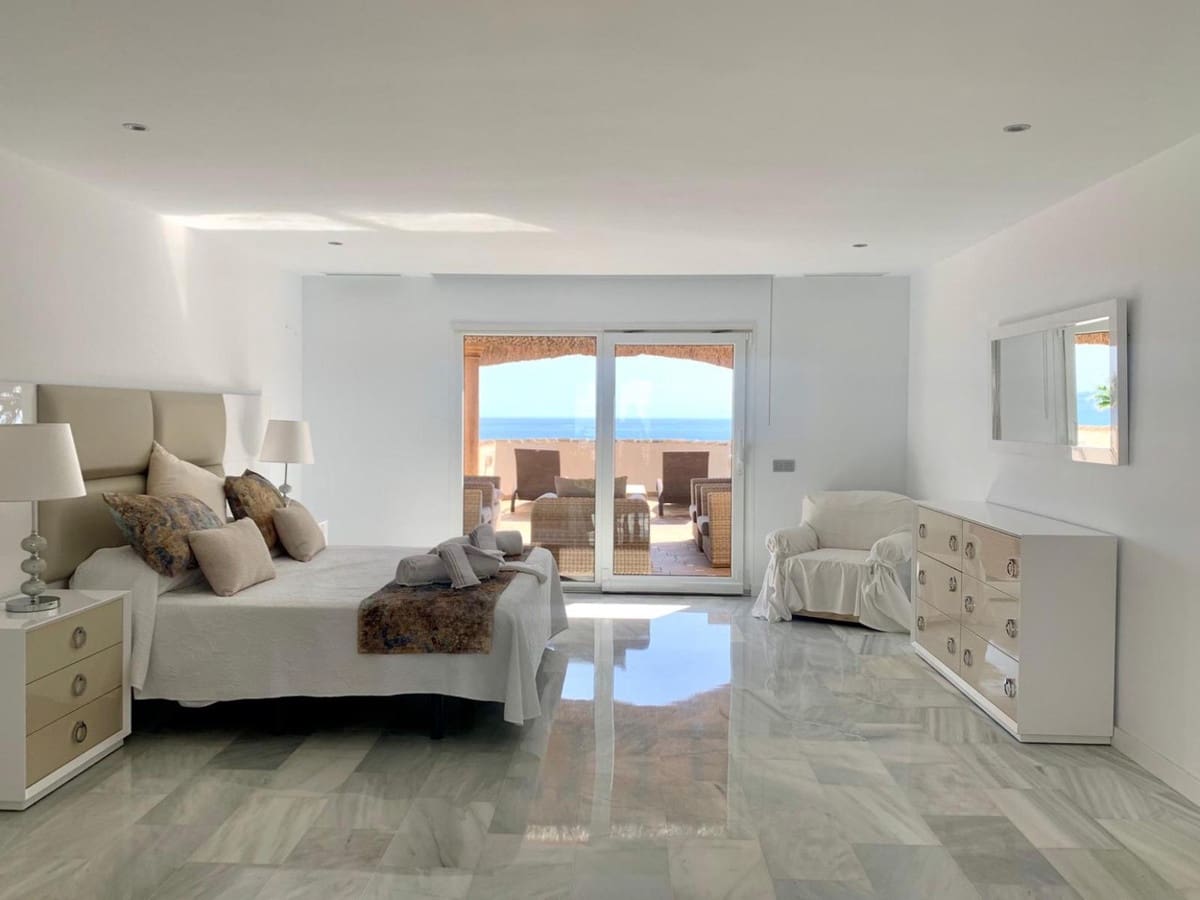 5 bedroom Villa for holiday rental in Calahonda with pool garage - € 6,000 (Ref: 8726937)