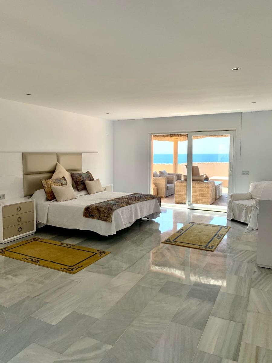 5 bedroom Villa for holiday rental in Calahonda with pool garage - € 6,000 (Ref: 8726937)