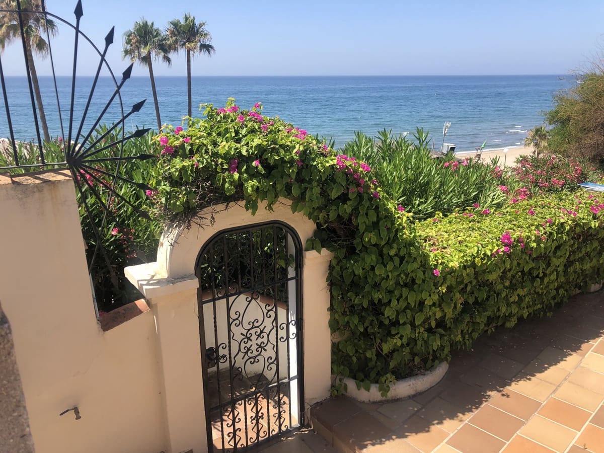 5 bedroom Villa for holiday rental in Calahonda with pool garage - € 6,000 (Ref: 8726937)