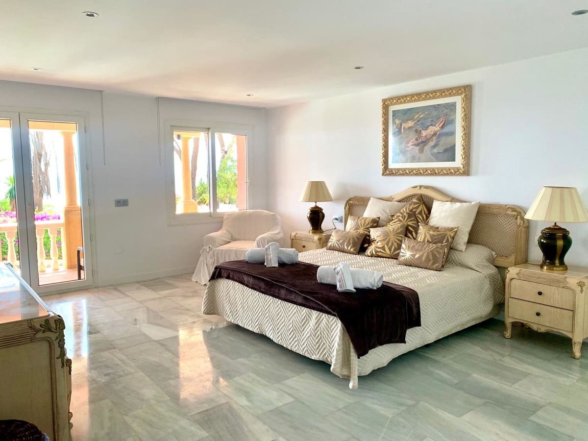 5 bedroom Villa for holiday rental in Calahonda with pool garage - € 6,000 (Ref: 8726937)