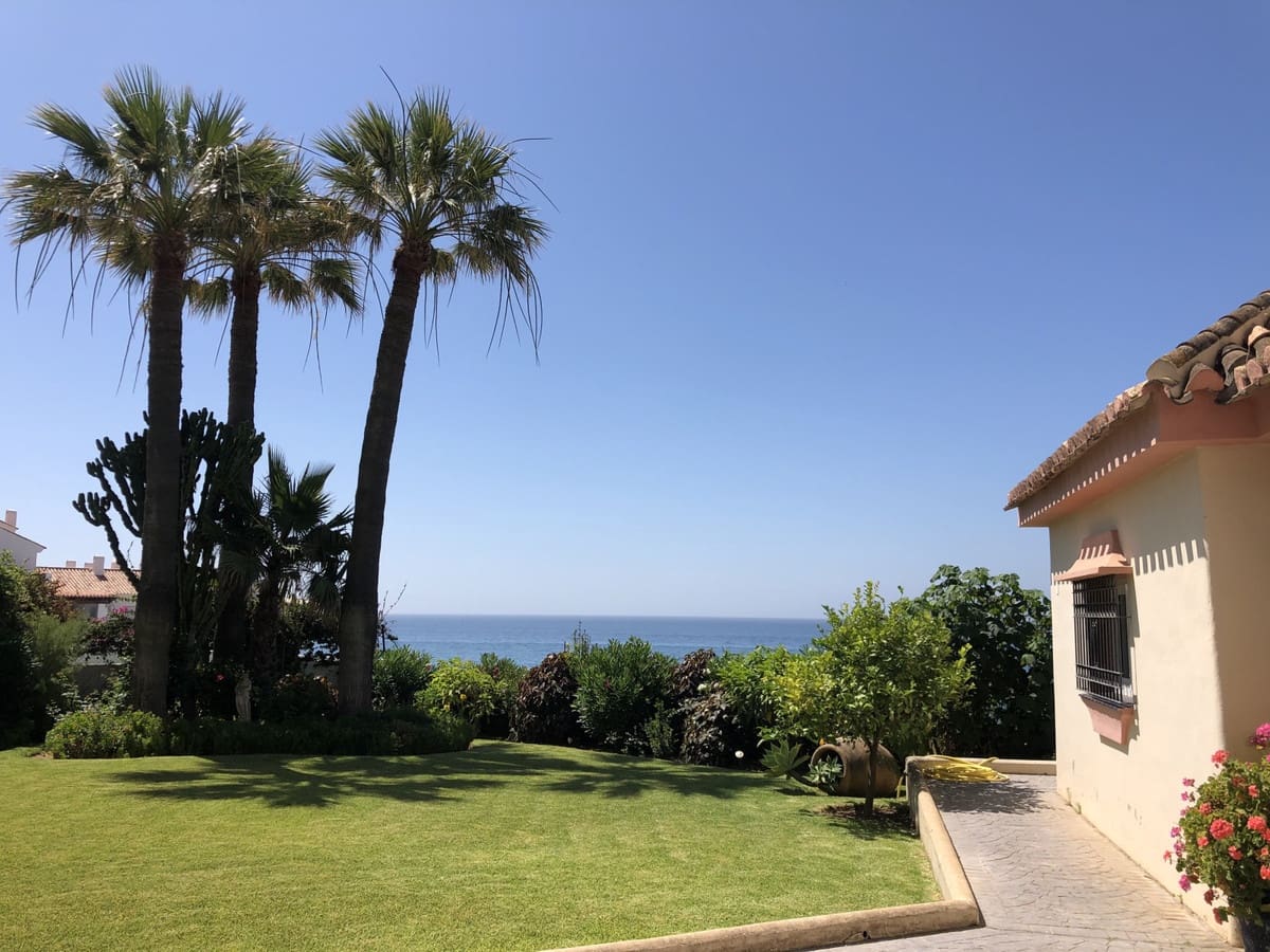 5 bedroom Villa for holiday rental in Calahonda with pool garage - € 6,000 (Ref: 8726937)