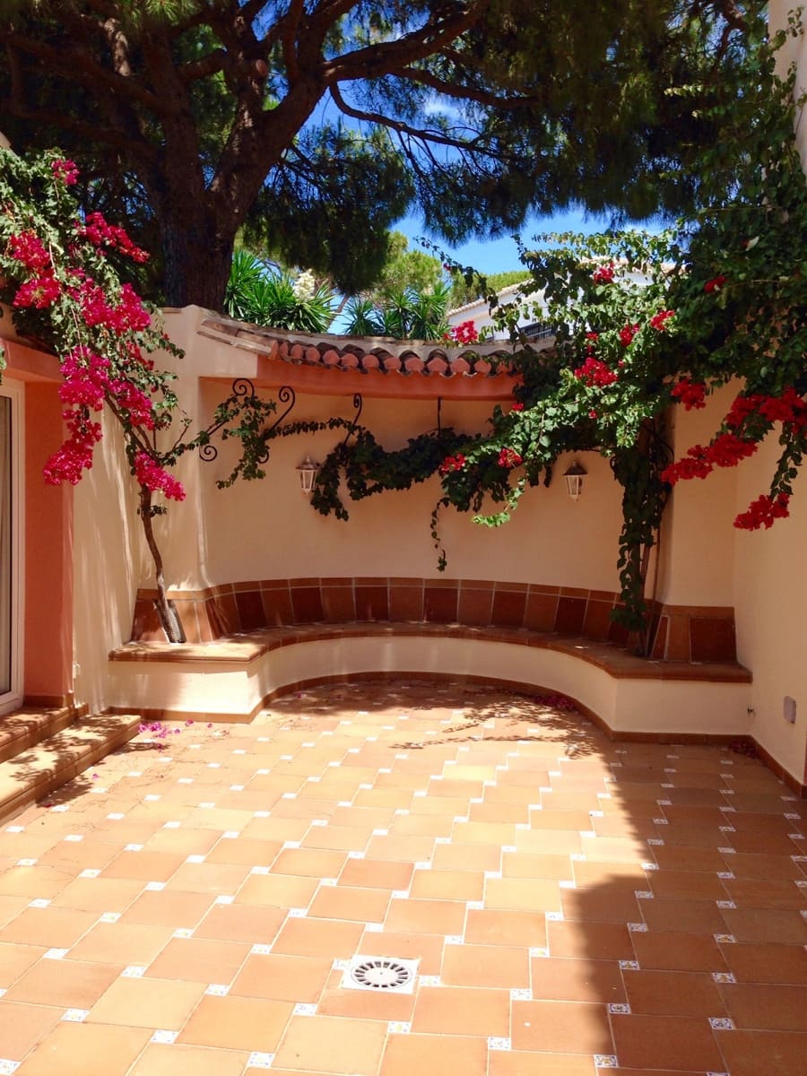 5 bedroom Villa for holiday rental in Calahonda with pool garage - € 6,000 (Ref: 8726937)