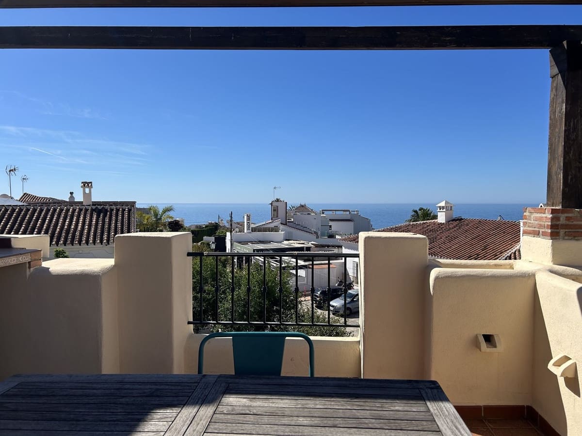 3 makuuhuone Omakotitalo myytävänä paikassa Nerja mukana uima-altaan 
autotalli - 499 000 € (Ref: 8788225)