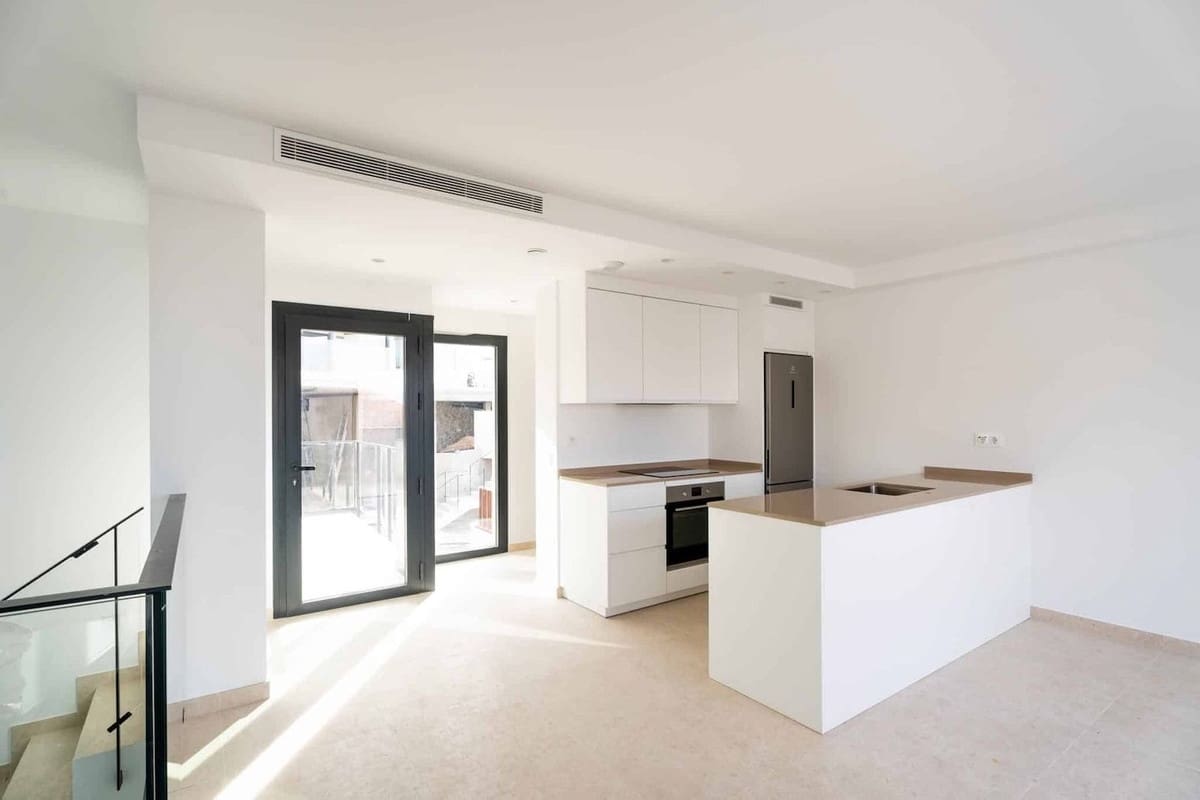 3 soveværelse Byhus til salg i Torrox-Costa med swimmingpool garage - € 575.000 (Ref: 8788226)