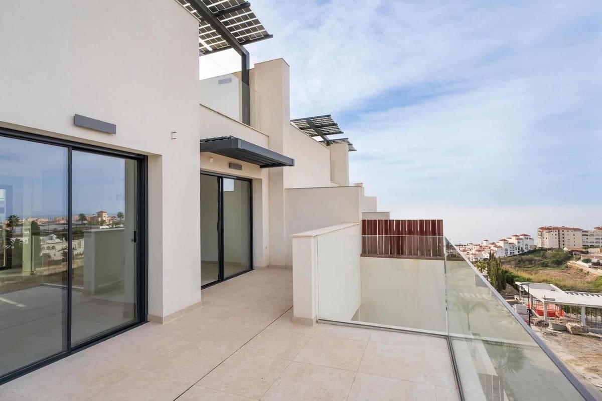 3 soveværelse Byhus til salg i Torrox-Costa med swimmingpool garage - € 550.000 (Ref: 8788226)