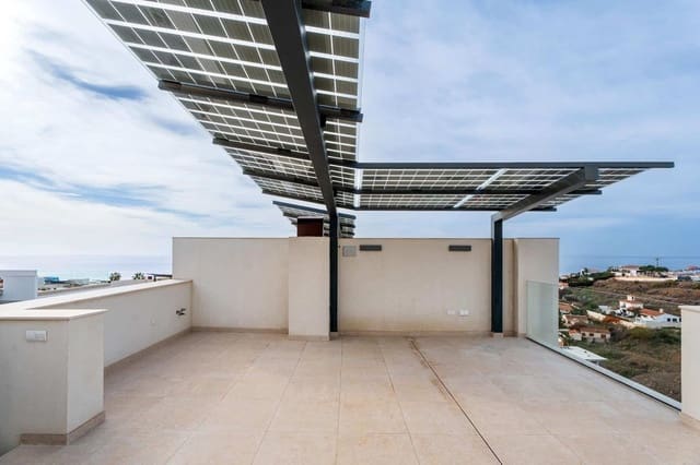 3 sypialnia Dom na sprzedaż w Torrox-Costa, Torrox z basenem garażem - 550 000 € (Ref: 8788226)