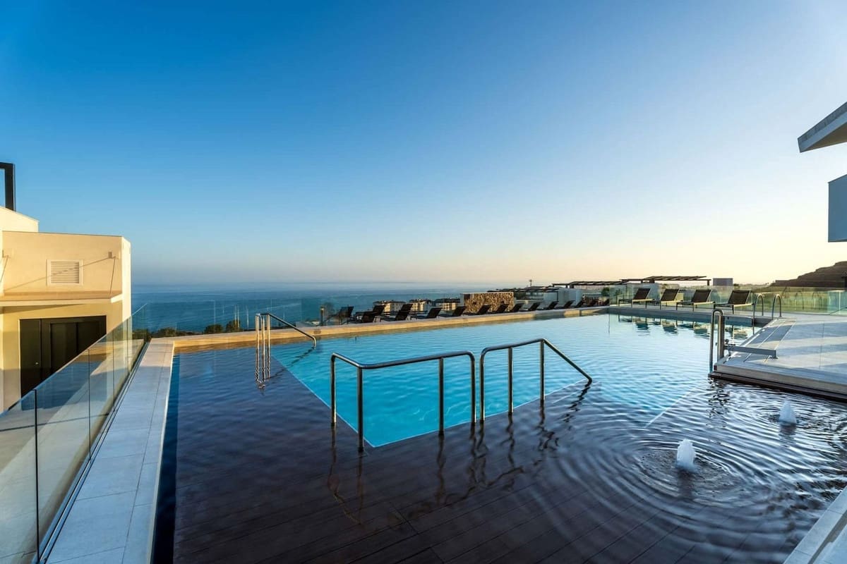 3 sypialnia Dom na sprzedaż w Torrox-Costa z basenem garażem - 550 000 € (Ref: 8788226)