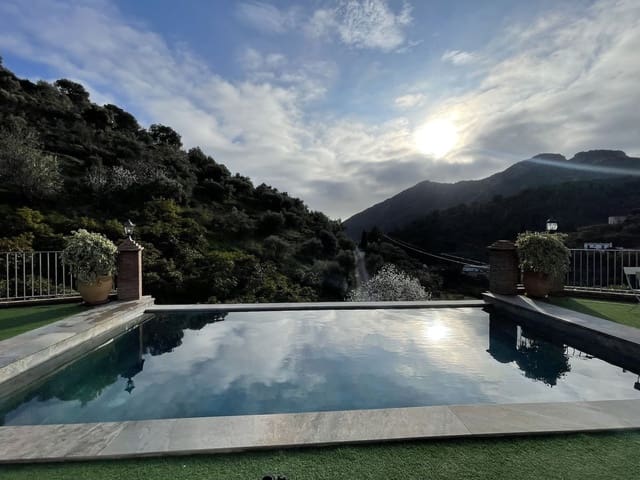 3 soverom Villa til salgs i Nerja med svømmebasseng garasje - € 650 000 (Ref: 8816506)