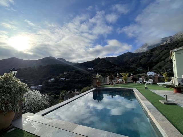 3 bedroom Villa for sale in Nerja with pool garage - € 650,000 (Ref: 8816506)