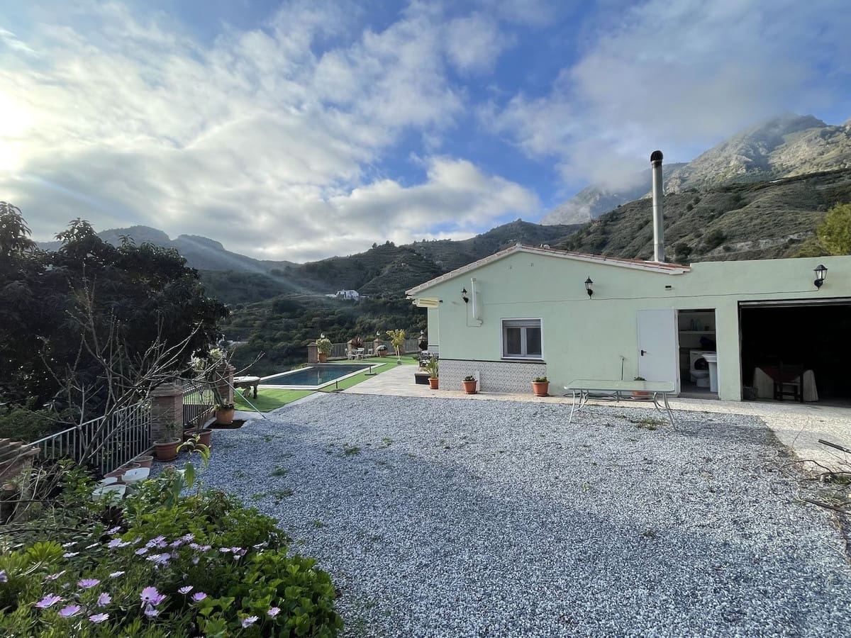 3 slaapkamer Villa te koop in Nerja met zwembad garage - € 650.000 (Ref: 8816506)