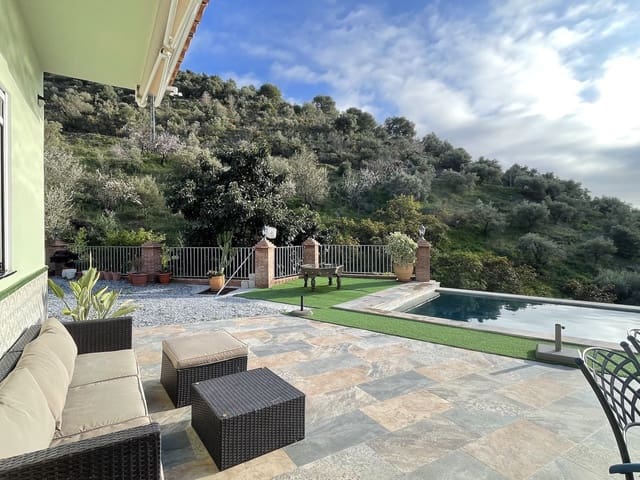 3 bedroom Villa for sale in Nerja with pool garage - € 650,000 (Ref: 8816506)