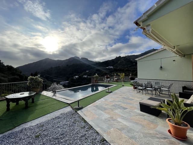 3 slaapkamer Villa te koop in Nerja met zwembad garage - € 650.000 (Ref: 8816506)