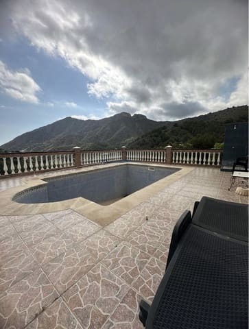 4 Zimmer Doppelhaus zu verkaufen in Nerja mit Pool - 265.000 € (Ref: 8848484)