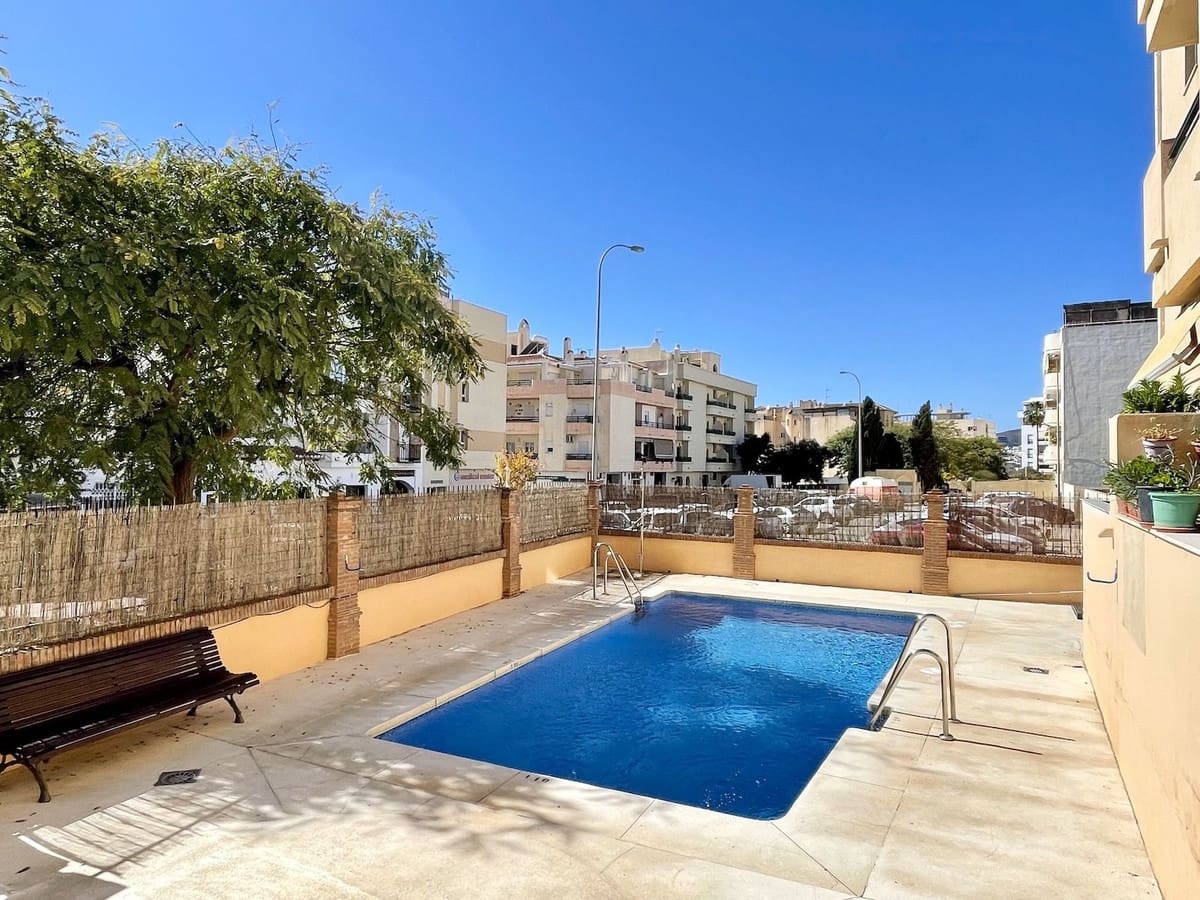 2 soveværelse Lejlighed til salg i Nerja med swimmingpool garage - € 320.000 (Ref: 8933503)