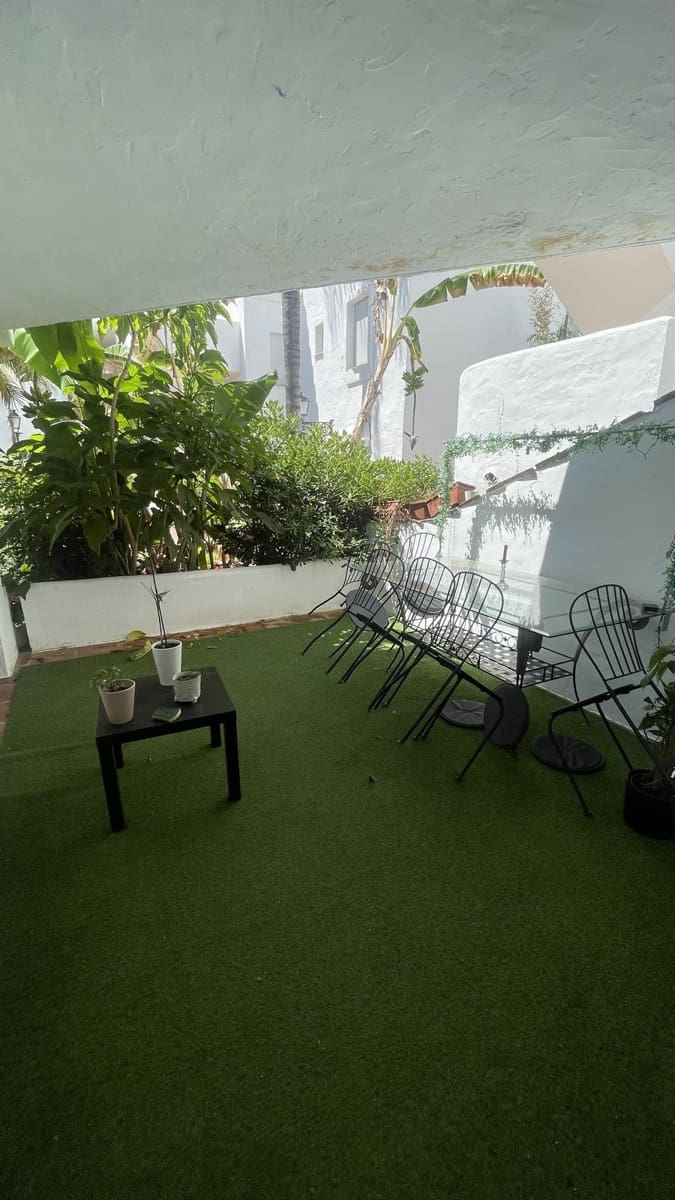 3 Zimmer Ferienapartment in Nueva Andalucia mit Pool - 1.800 € (Ref: 8997287)