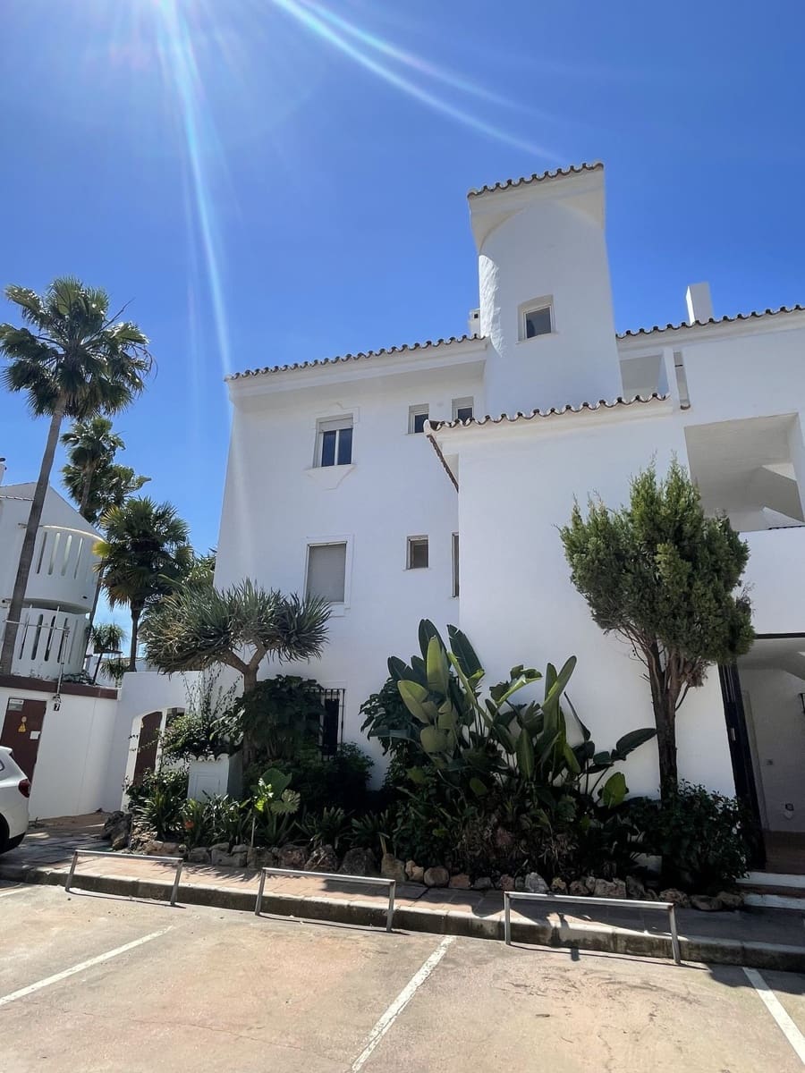 3 bedroom Apartment for holiday rental in Nueva Andalucia with pool - € 1,800 (Ref: 8997287)