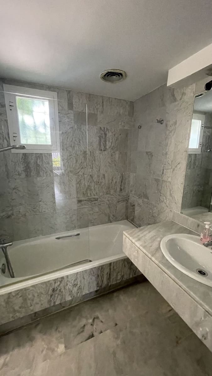 3 camera da letto Appartamento da affitare come casa vacanza in Nueva Andalucia con piscina - 1.800 € (Rif: 8997287)