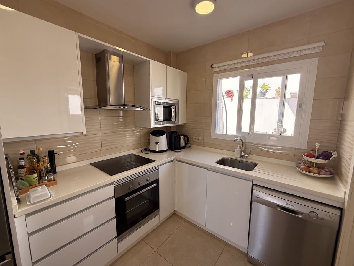 3 soveværelse Villa til salg i Nerja med swimmingpool garage - € 620.000 (Ref: 8998066)