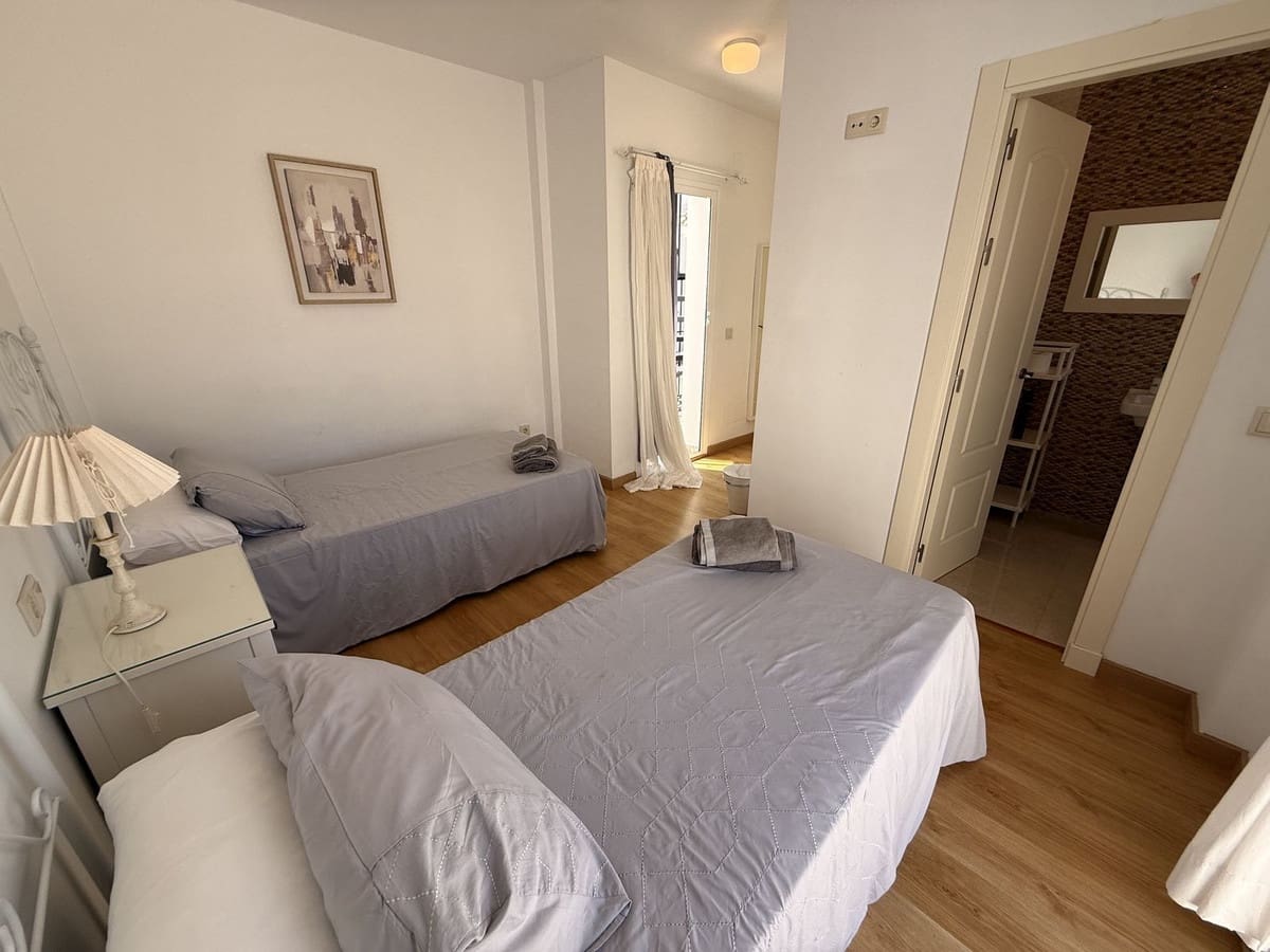 3 soveværelse Villa til salg i Nerja med swimmingpool garage - € 620.000 (Ref: 8998066)