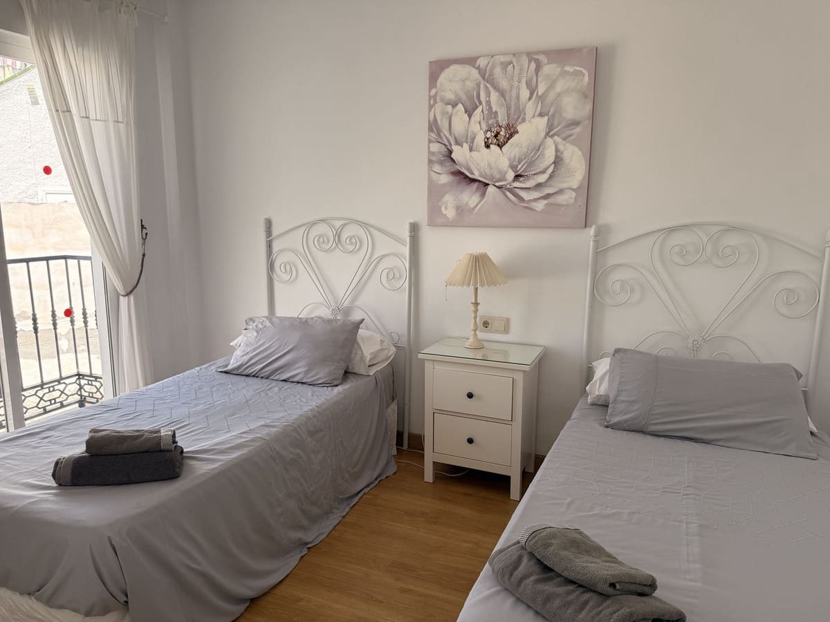 3 soveværelse Villa til salg i Nerja med swimmingpool garage - € 620.000 (Ref: 8998066)