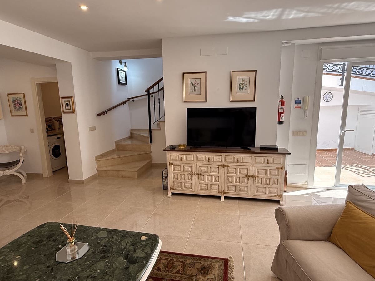 3 soveværelse Villa til salg i Nerja med swimmingpool garage - € 620.000 (Ref: 8998066)