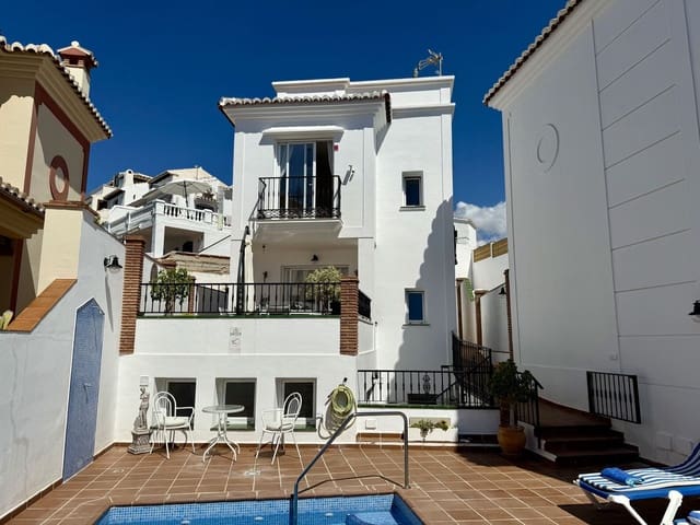 3 soveværelse Villa til salg i Nerja med swimmingpool garage - € 620.000 (Ref: 8998066)