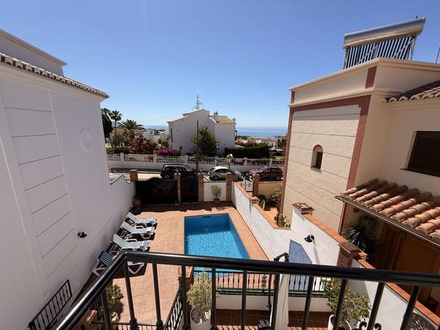3 soveværelse Villa til salg i Nerja med swimmingpool garage - € 620.000 (Ref: 8998066)