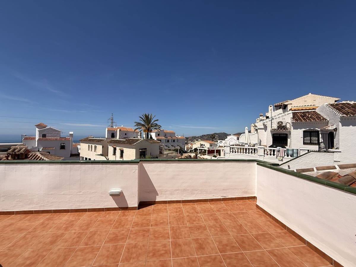 3 soveværelse Villa til salg i Nerja med swimmingpool garage - € 620.000 (Ref: 8998066)