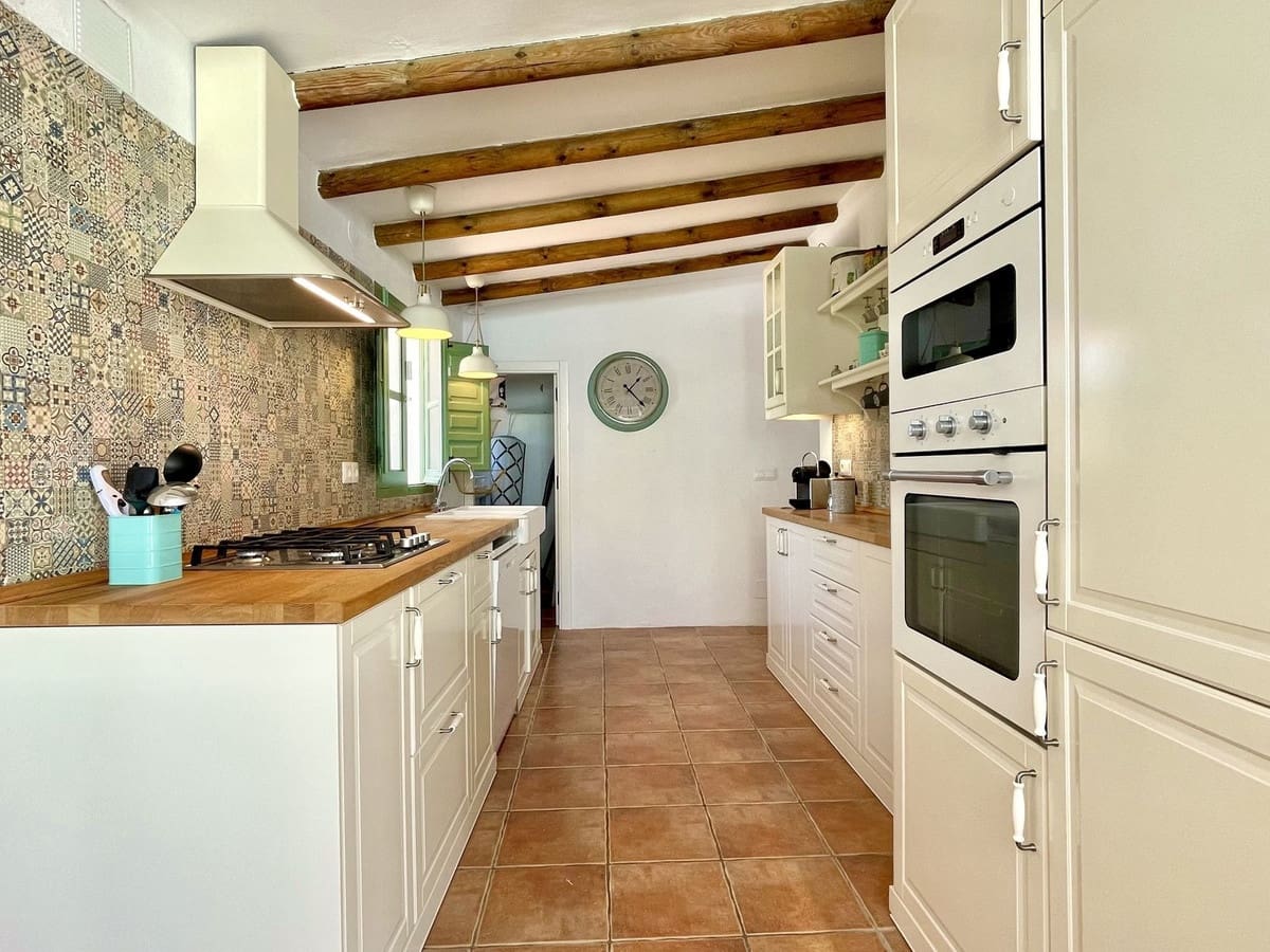 2 soveværelse Villa til salg i Competa med swimmingpool garage - € 415.000 (Ref: 9016401)