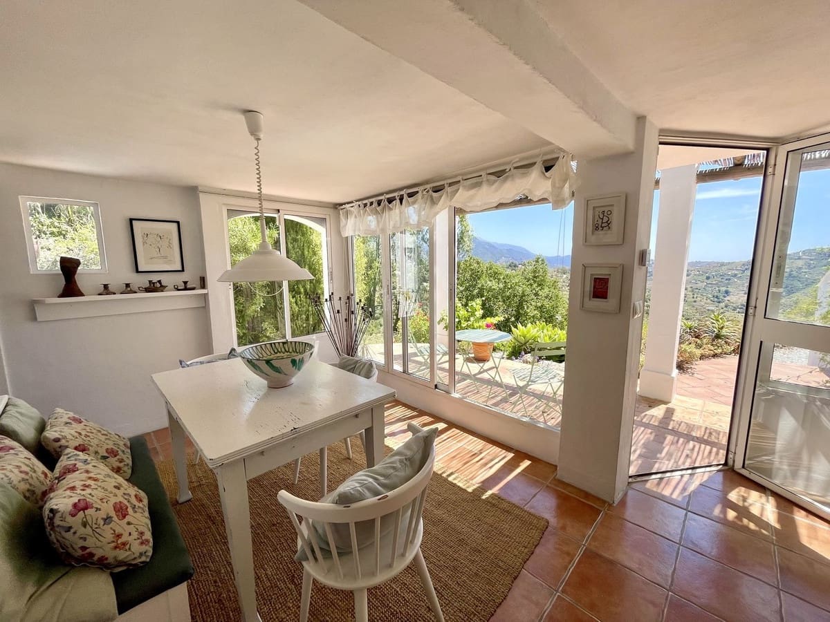 2 soveværelse Villa til salg i Competa med swimmingpool garage - € 415.000 (Ref: 9016401)