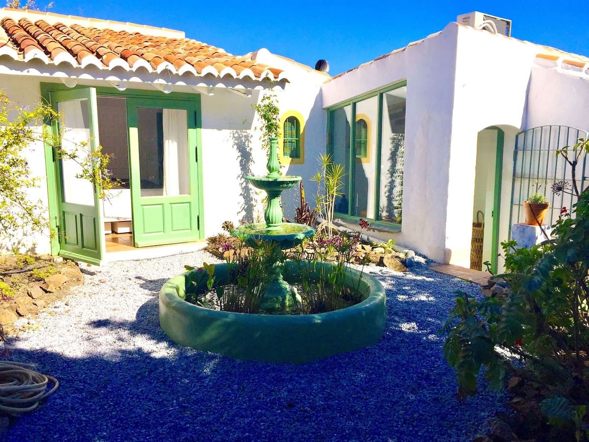 2 soveværelse Villa til salg i Competa med swimmingpool garage - € 415.000 (Ref: 9016401)