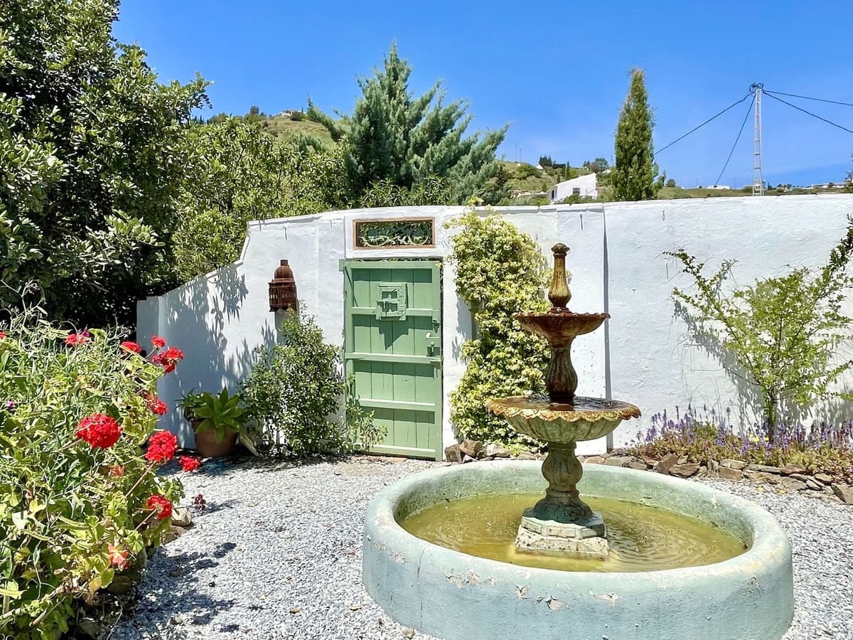 2 soveværelse Villa til salg i Competa med swimmingpool garage - € 415.000 (Ref: 9016401)