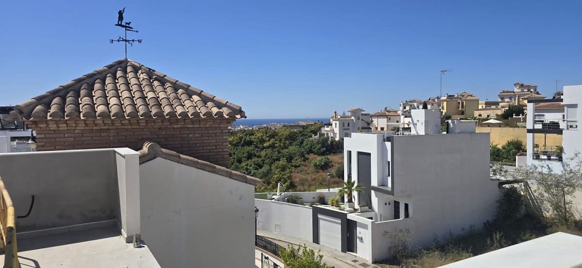 4 soveværelse Semi-Rækkehus til salg i Nerja med swimmingpool garage - € 695.000 (Ref: 9035723)