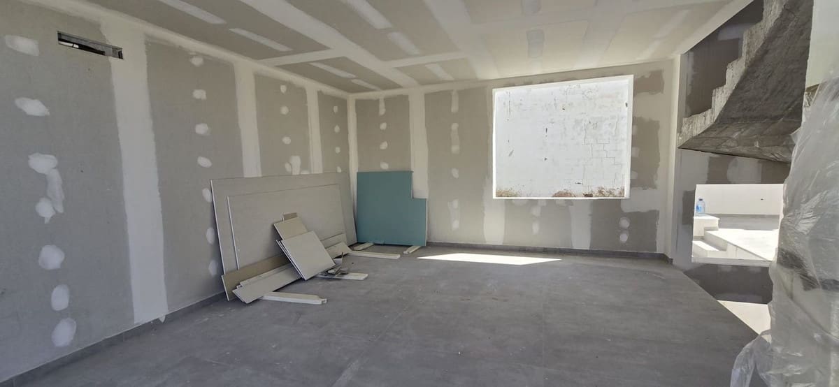 4 soveværelse Semi-Rækkehus til salg i Nerja med swimmingpool garage - € 695.000 (Ref: 9035723)